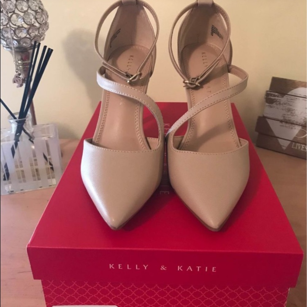 Elegant Kelly & Kate beige high heels like new! Size 7. Shipping discount